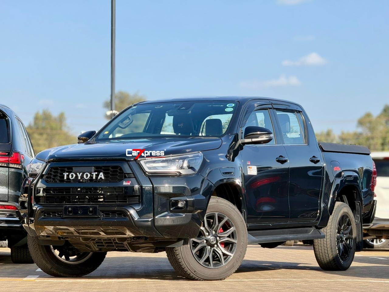 TOYOTA HILUX DOUBLE CABIN GR SPORT thumbnail 5