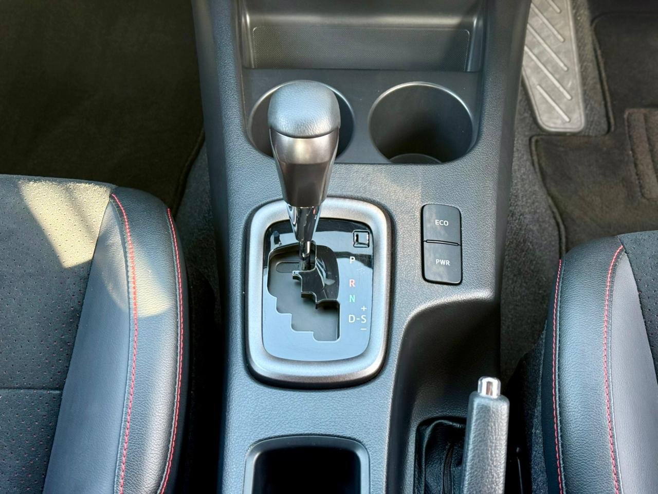 TOYOTA HILUX DOUBLE CABIN GR SPORT thumbnail 12