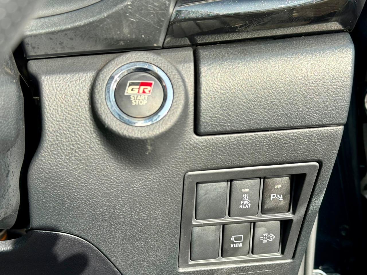 TOYOTA HILUX DOUBLE CABIN GR SPORT thumbnail 15