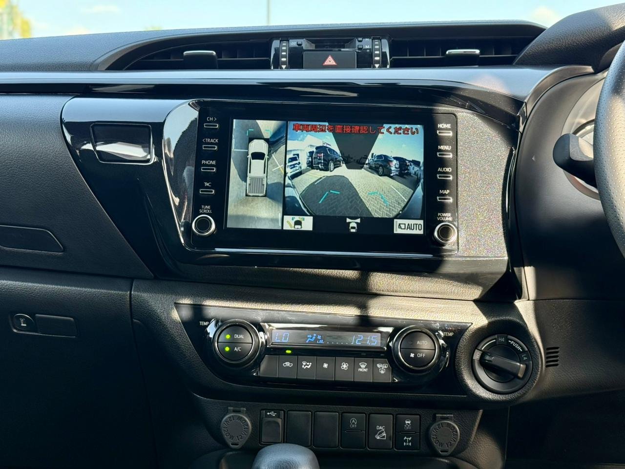 TOYOTA HILUX DOUBLE CABIN GR SPORT thumbnail 11