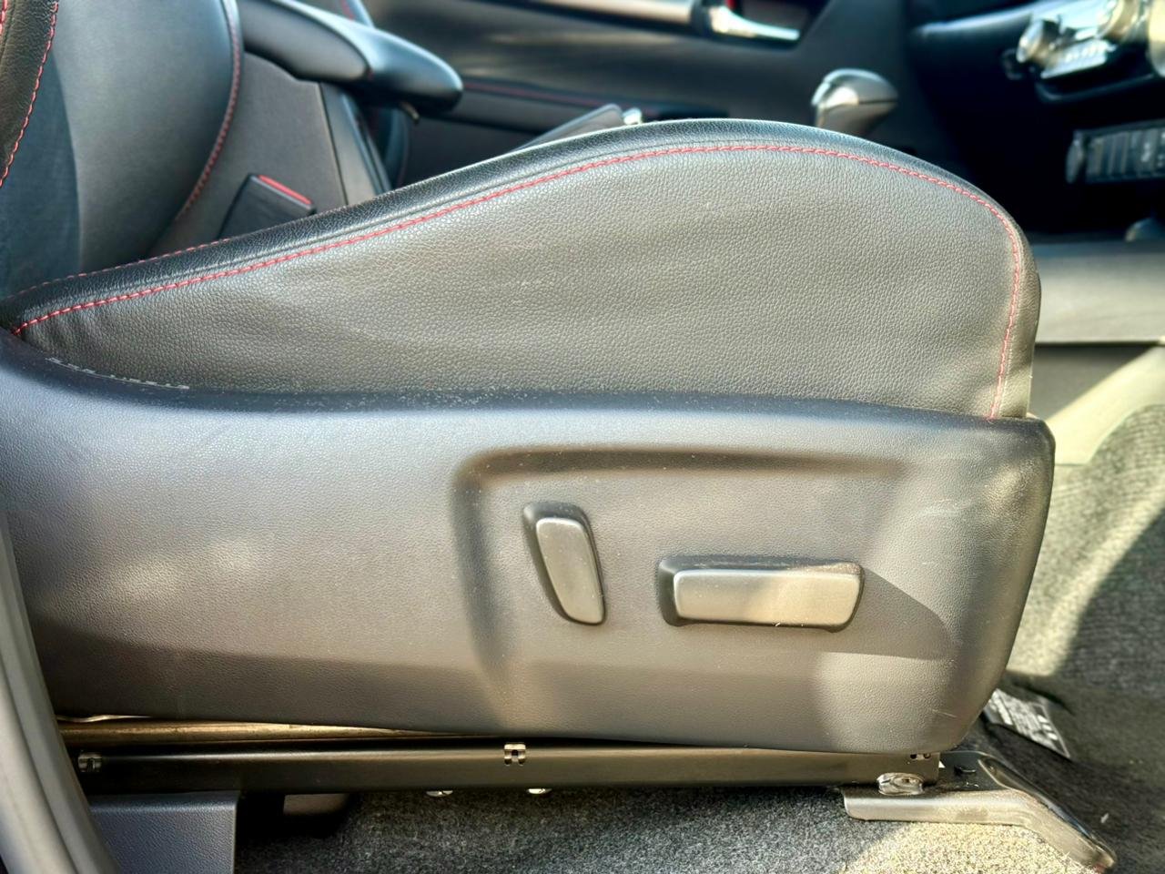 TOYOTA HILUX DOUBLE CABIN GR SPORT thumbnail 13
