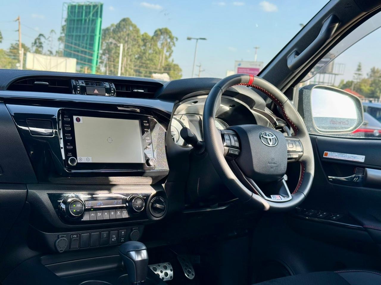 TOYOTA HILUX DOUBLE CABIN GR SPORT thumbnail 14