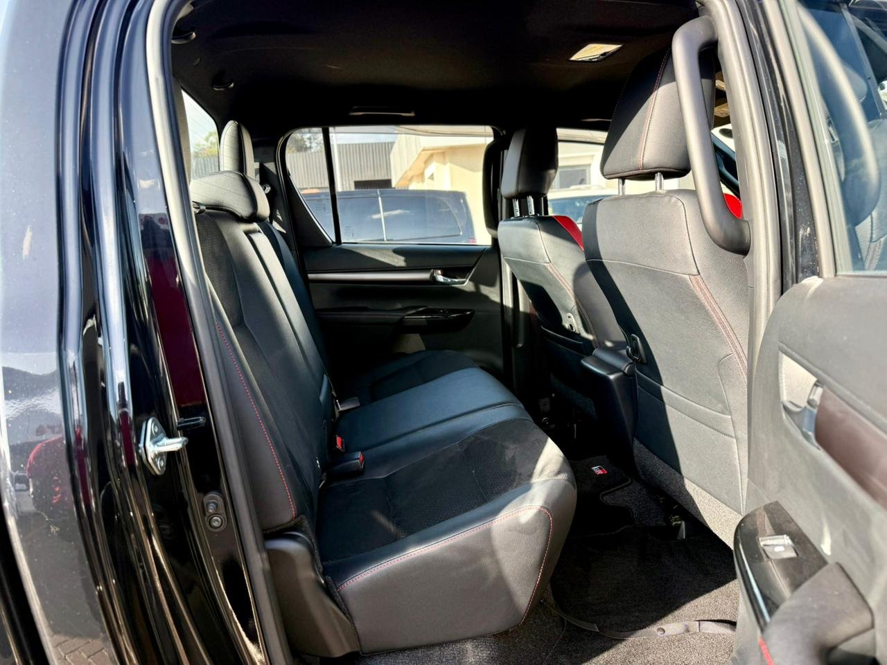 TOYOTA HILUX DOUBLE CABIN GR SPORT thumbnail 16