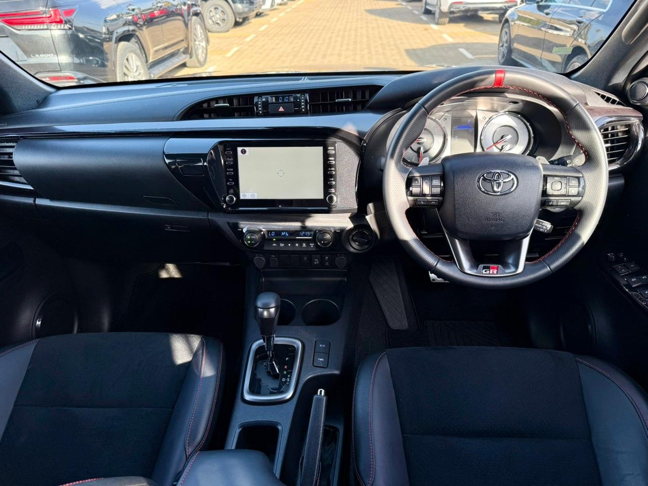 TOYOTA HILUX DOUBLE CABIN GR SPORT thumbnail 10