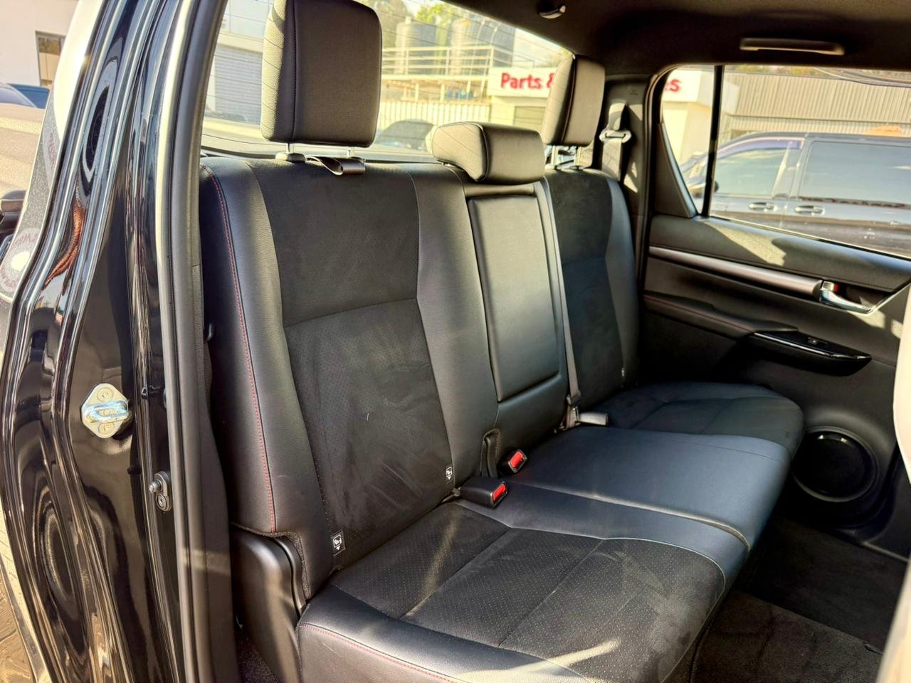 TOYOTA HILUX DOUBLE CABIN GR SPORT thumbnail 17