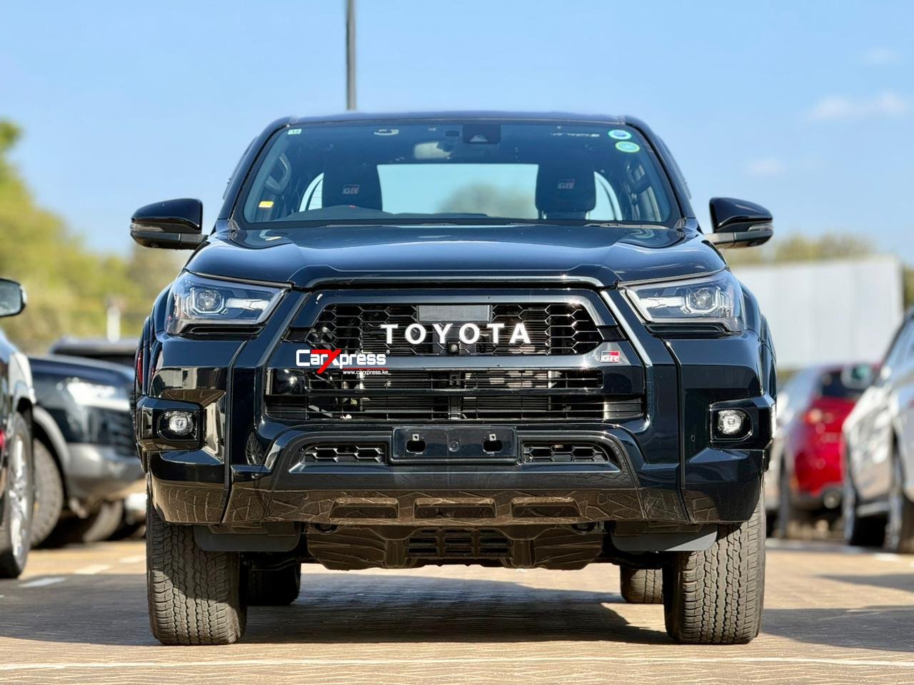 TOYOTA HILUX DOUBLE CABIN GR SPORT thumbnail 3