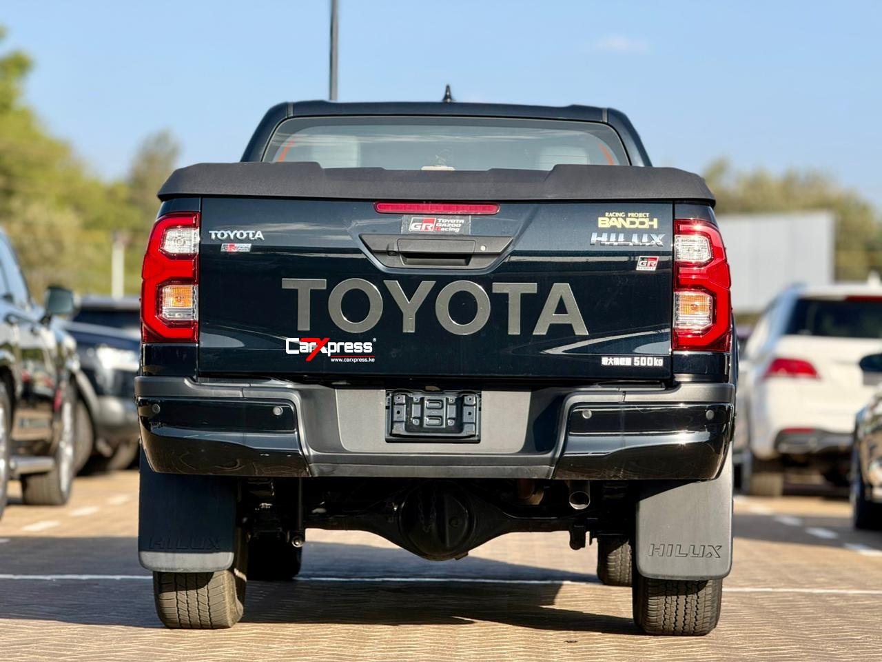 TOYOTA HILUX DOUBLE CABIN GR SPORT thumbnail 4