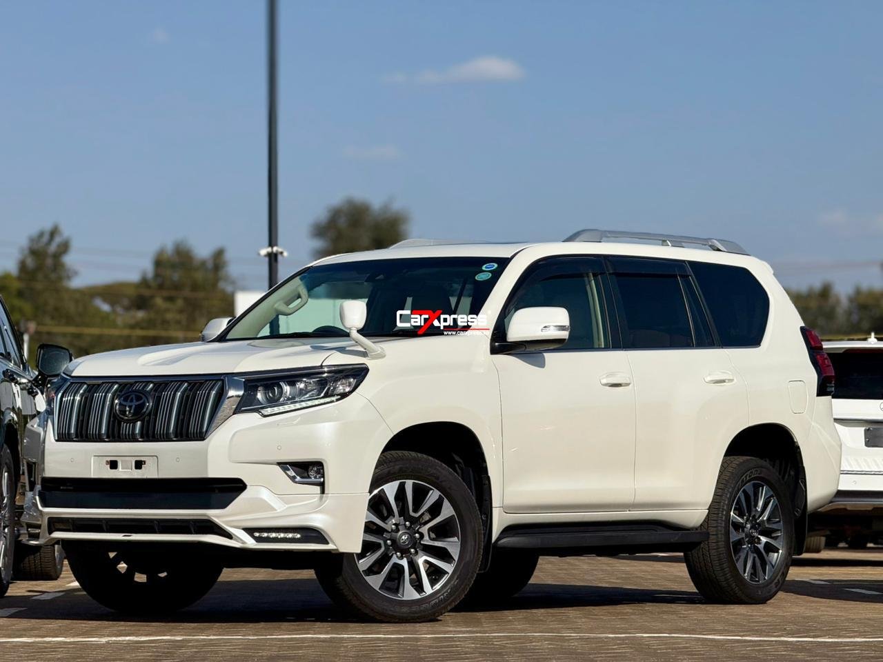 TOYOTA LAND CRUISER PRADO TXL thumbnail 5