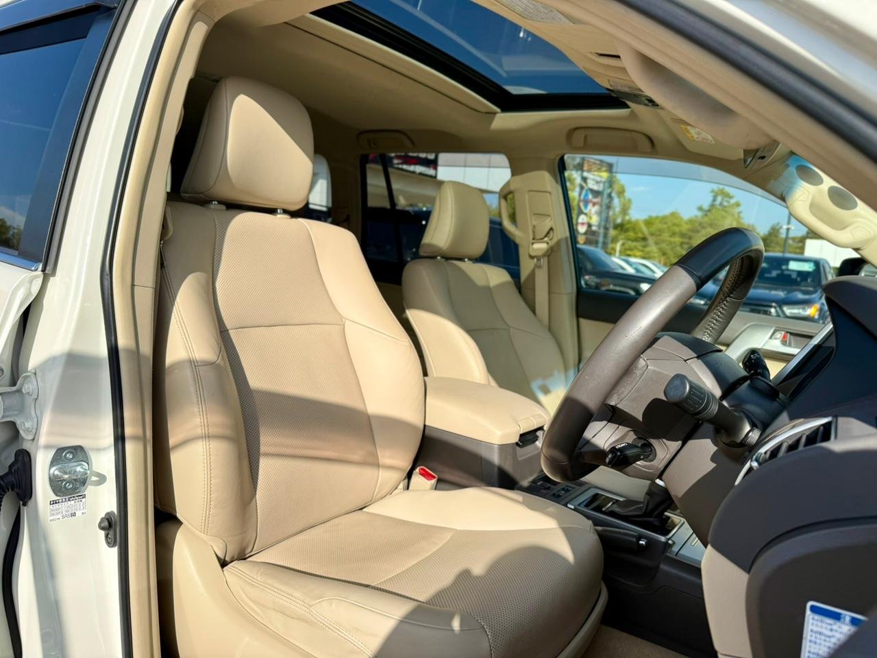 TOYOTA LAND CRUISER PRADO TXL thumbnail 8