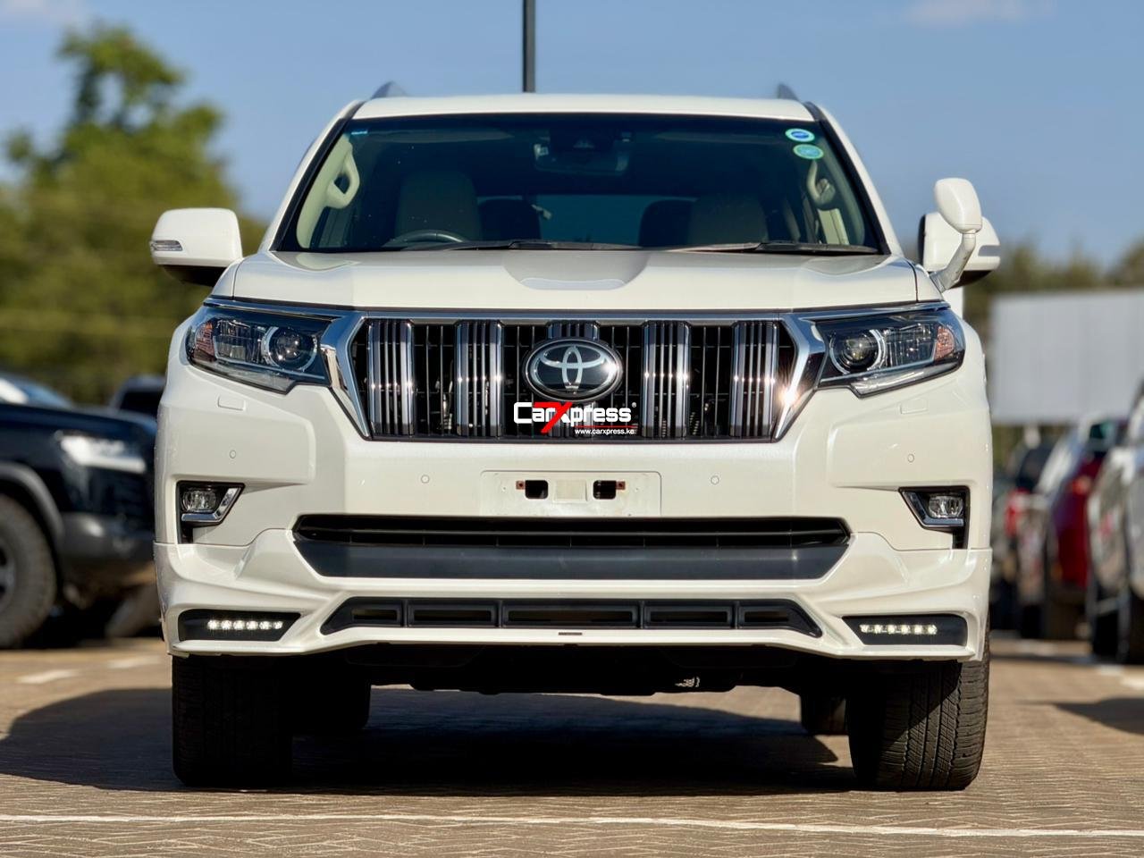 TOYOTA LAND CRUISER PRADO TXL thumbnail 3
