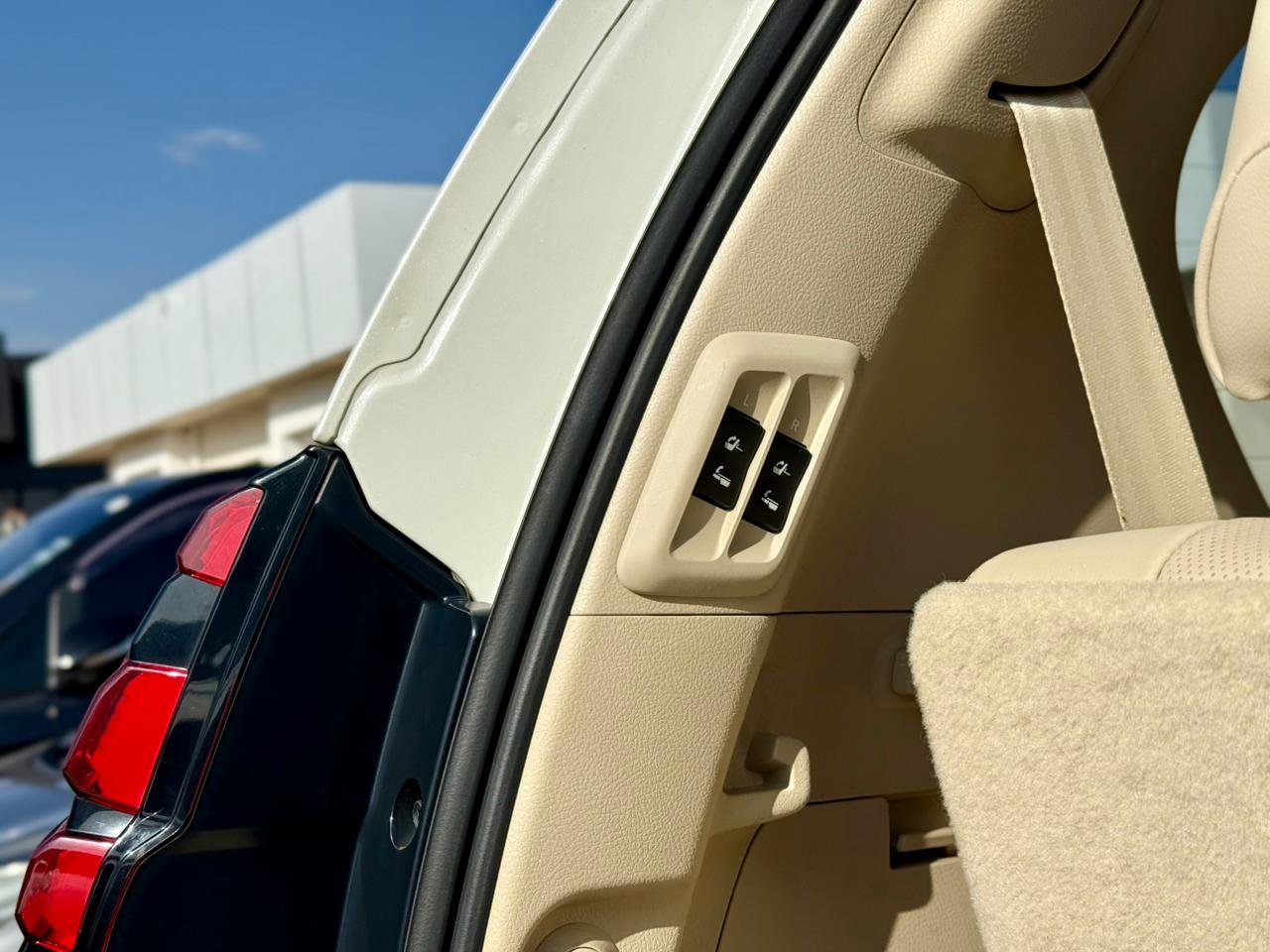TOYOTA LAND CRUISER PRADO TXL thumbnail 16