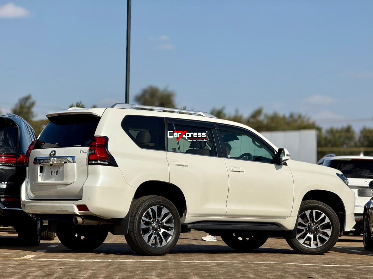 TOYOTA LAND CRUISER PRADO TXL thumbnail 6