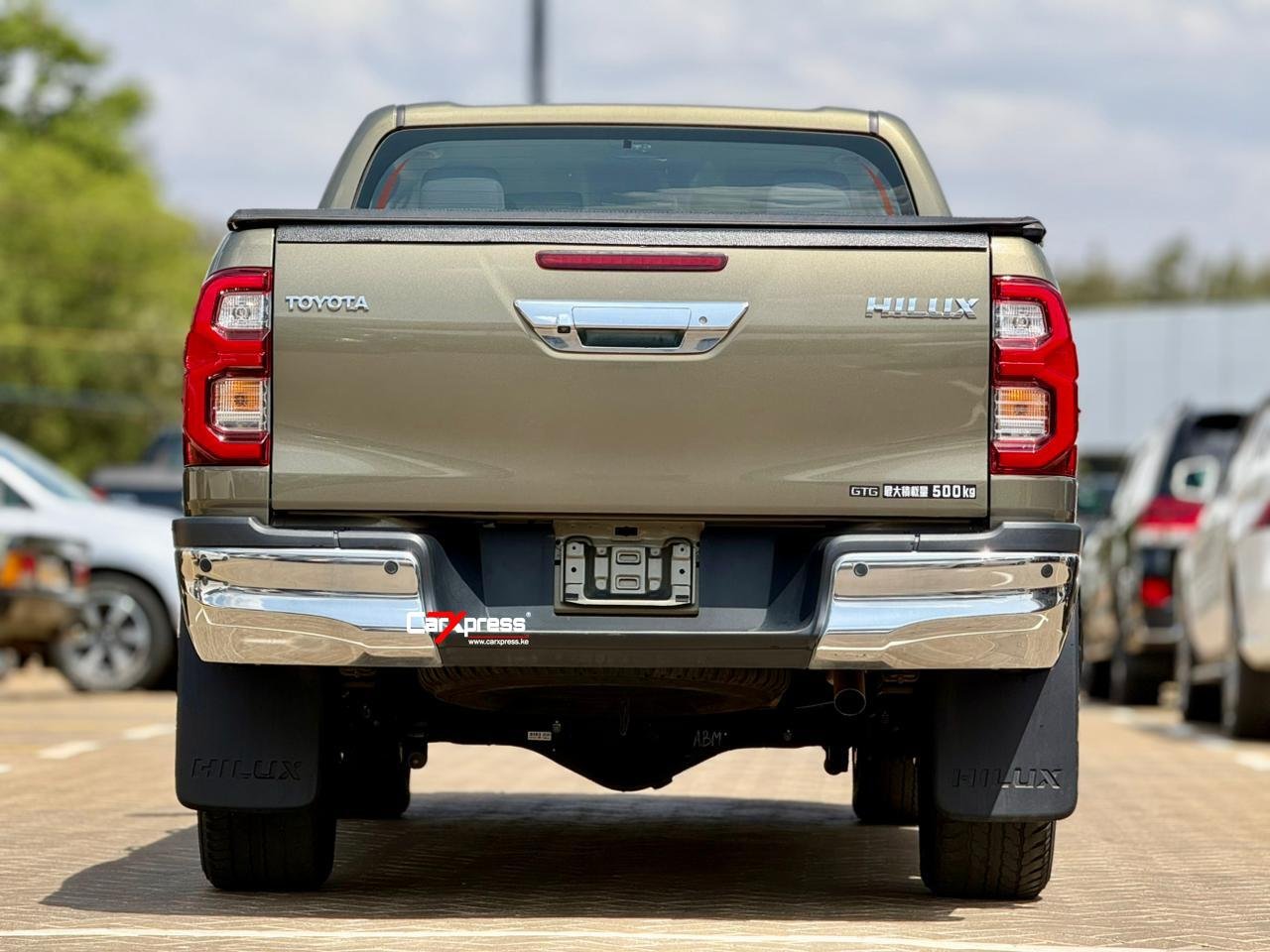 TOYOTA HILUX DOUBLE CABIN thumbnail 4