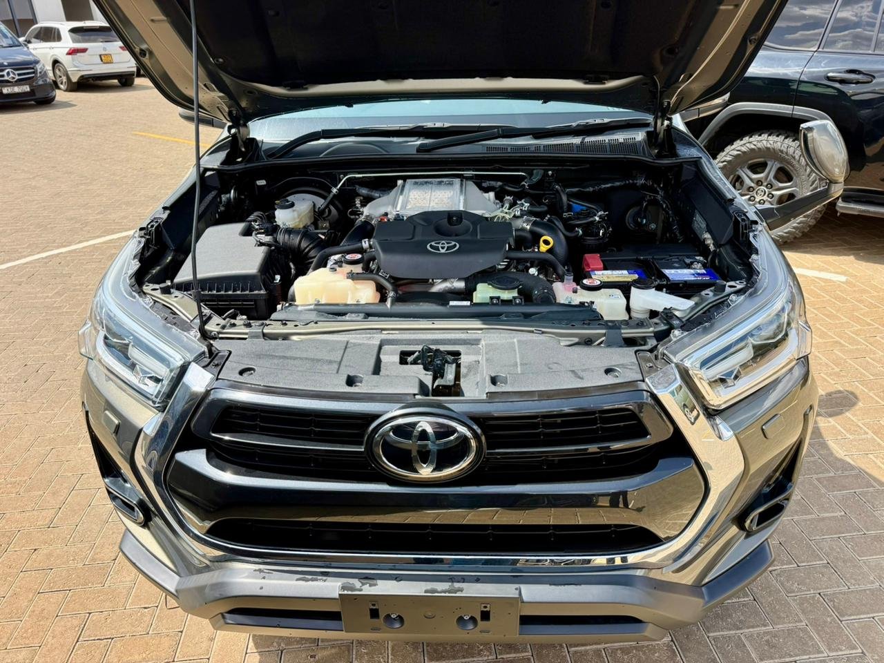 TOYOTA HILUX DOUBLE CABIN thumbnail 14