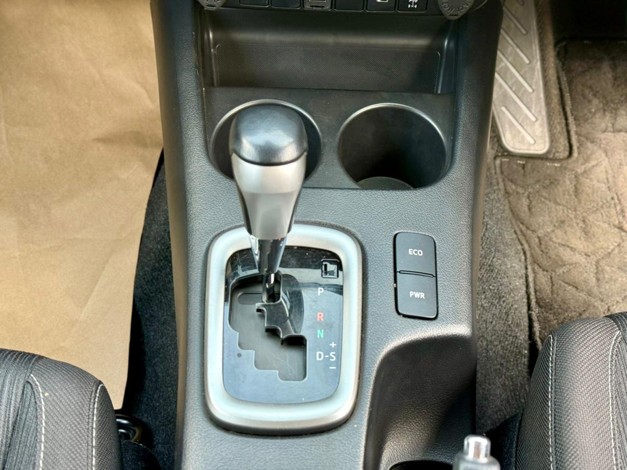TOYOTA HILUX DOUBLE CABIN thumbnail 9