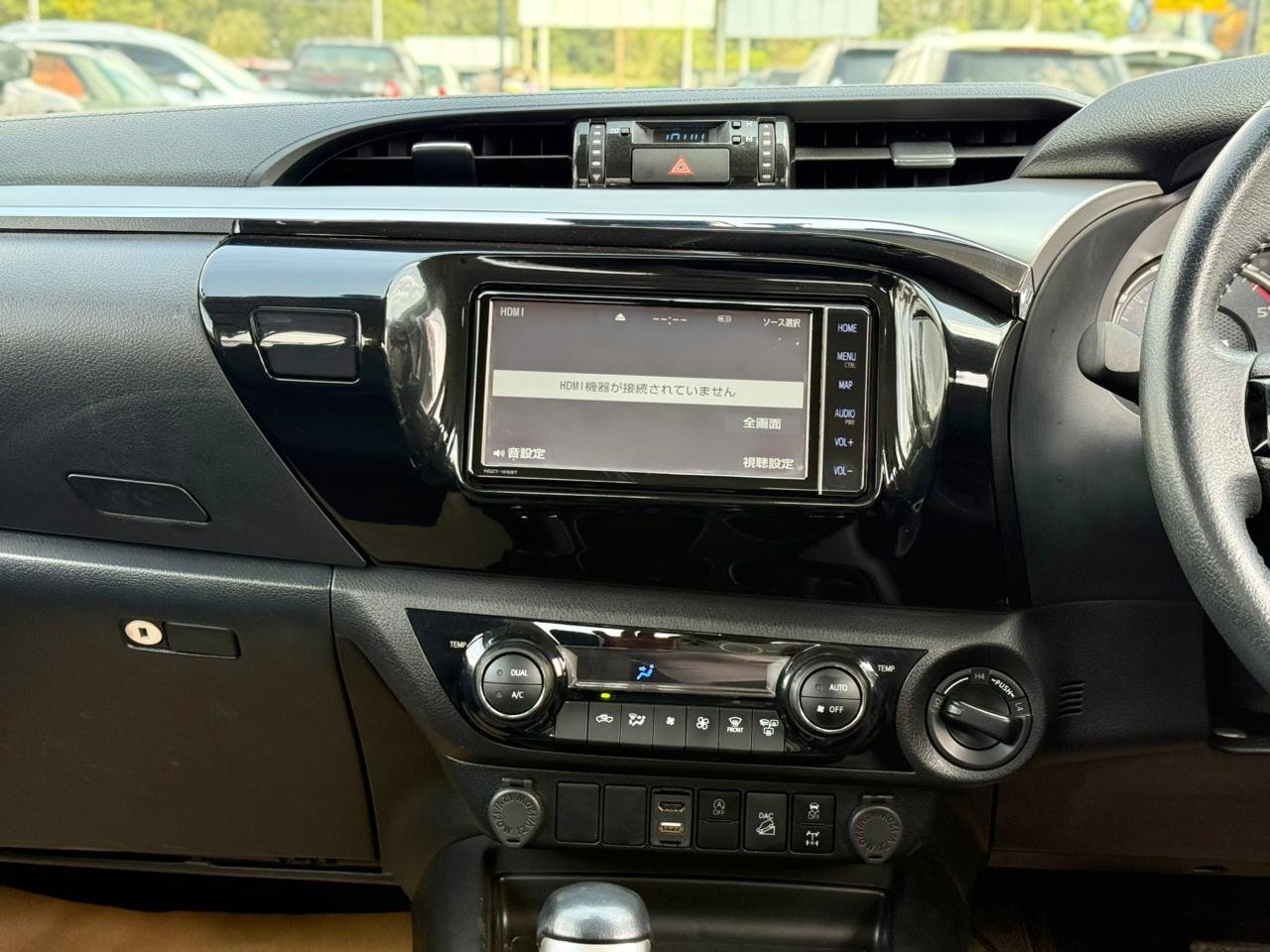 TOYOTA HILUX DOUBLE CABIN thumbnail 10