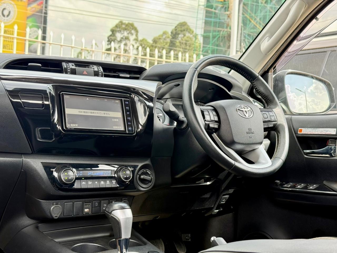 TOYOTA HILUX DOUBLE CABIN thumbnail 11