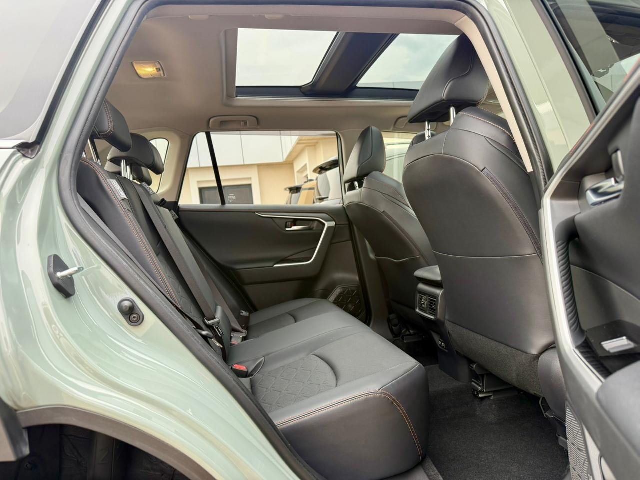 TOYOTA RAV4 ADVENTURE EDITION thumbnail 16