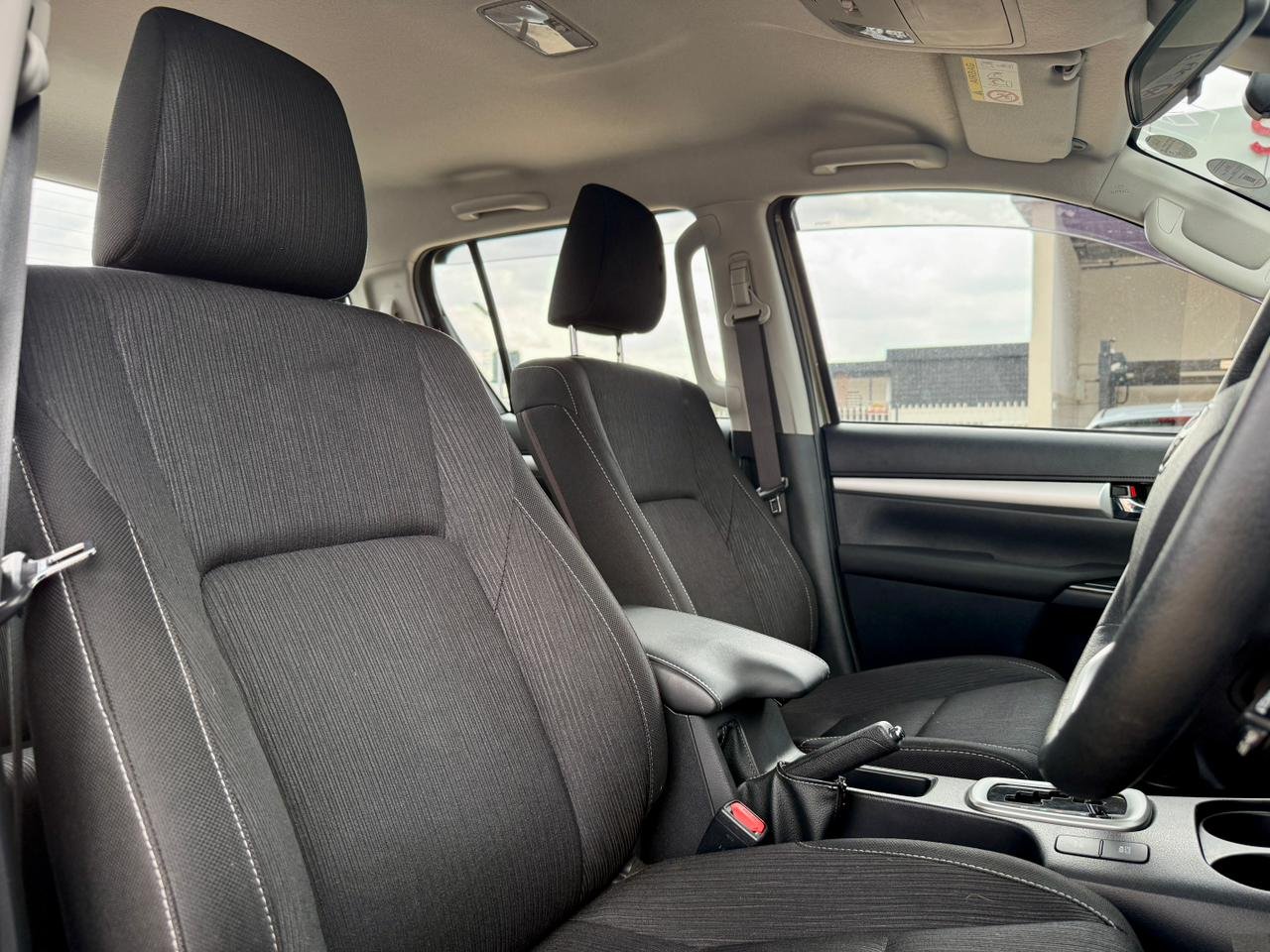 TOYOTA HILUX DOUBLE CAB thumbnail 8