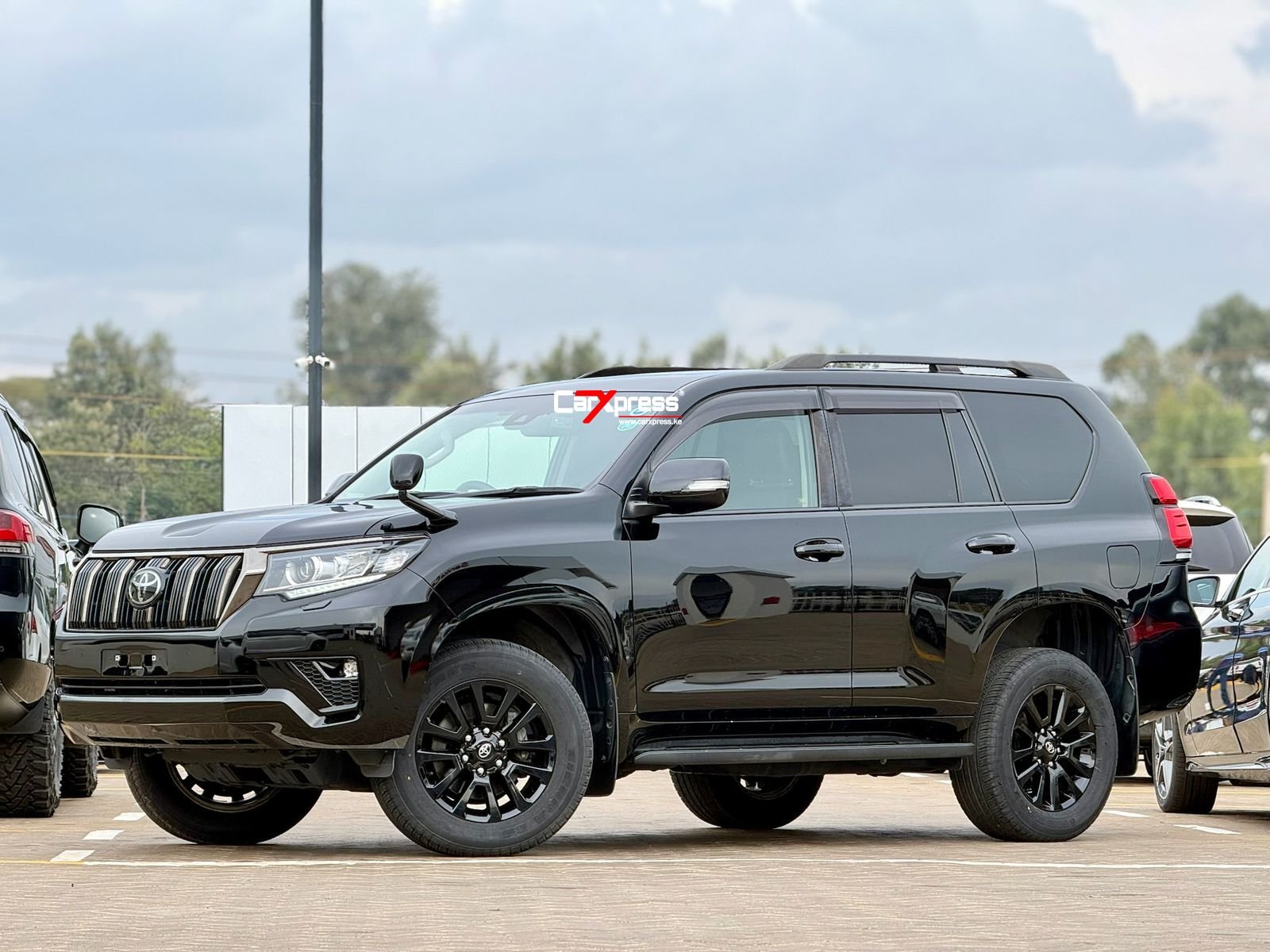 TOYOTA LAND CRUISER PRADO TXL thumbnail 5