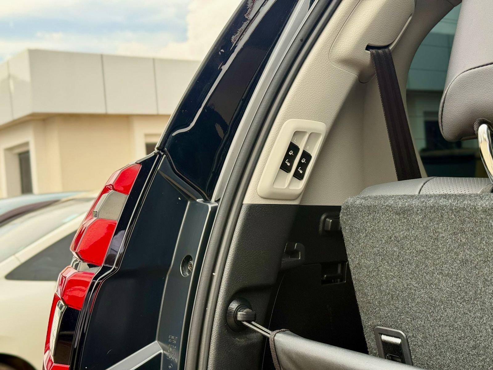 TOYOTA LAND CRUISER PRADO TXL thumbnail 17