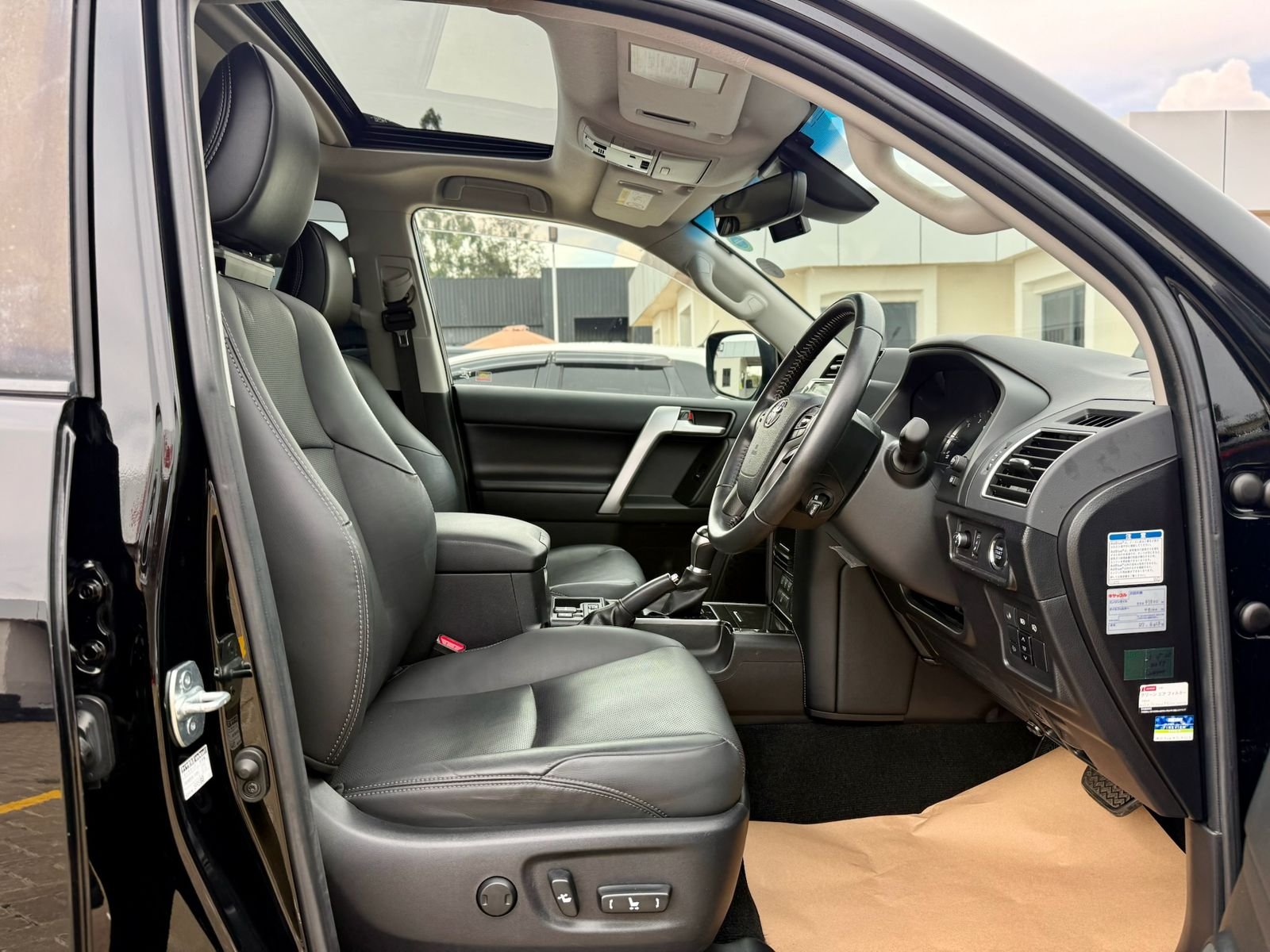 TOYOTA LAND CRUISER PRADO TXL thumbnail 7