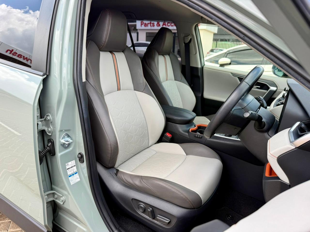 TOYOTA RAV4 ADVENTURE EDITION thumbnail 7