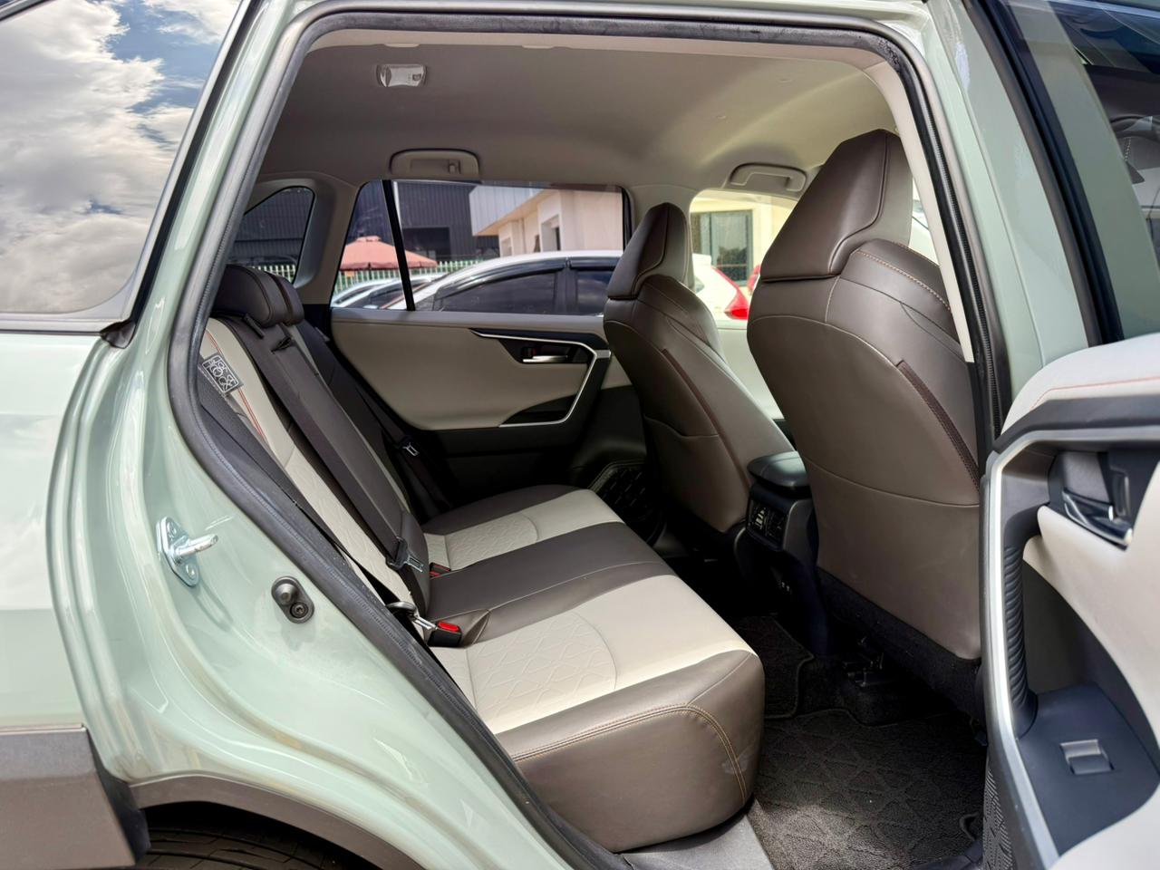 TOYOTA RAV4 ADVENTURE EDITION thumbnail 16
