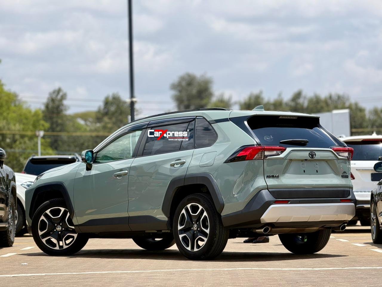 TOYOTA RAV4 ADVENTURE EDITION thumbnail 2