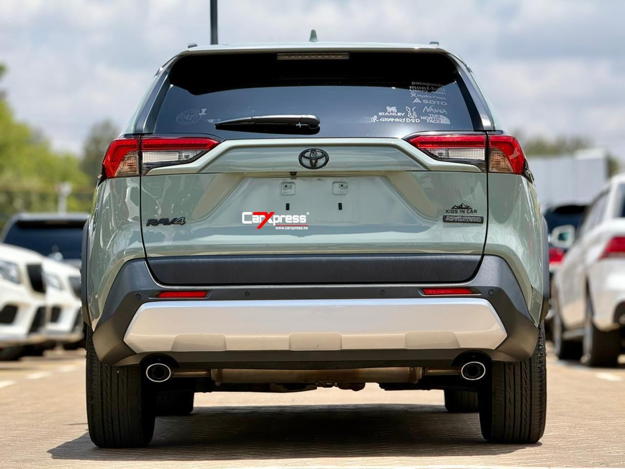 TOYOTA RAV4 ADVENTURE EDITION thumbnail 4