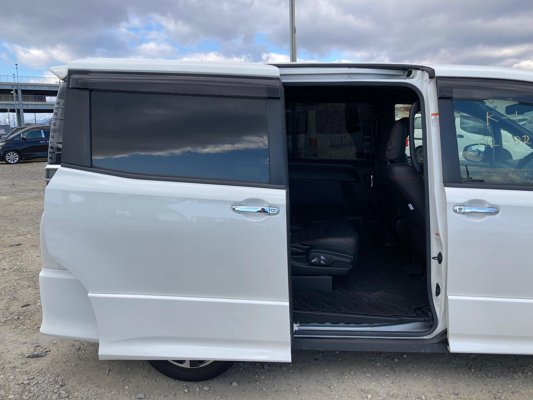 TOYOTA VOXY thumbnail 13