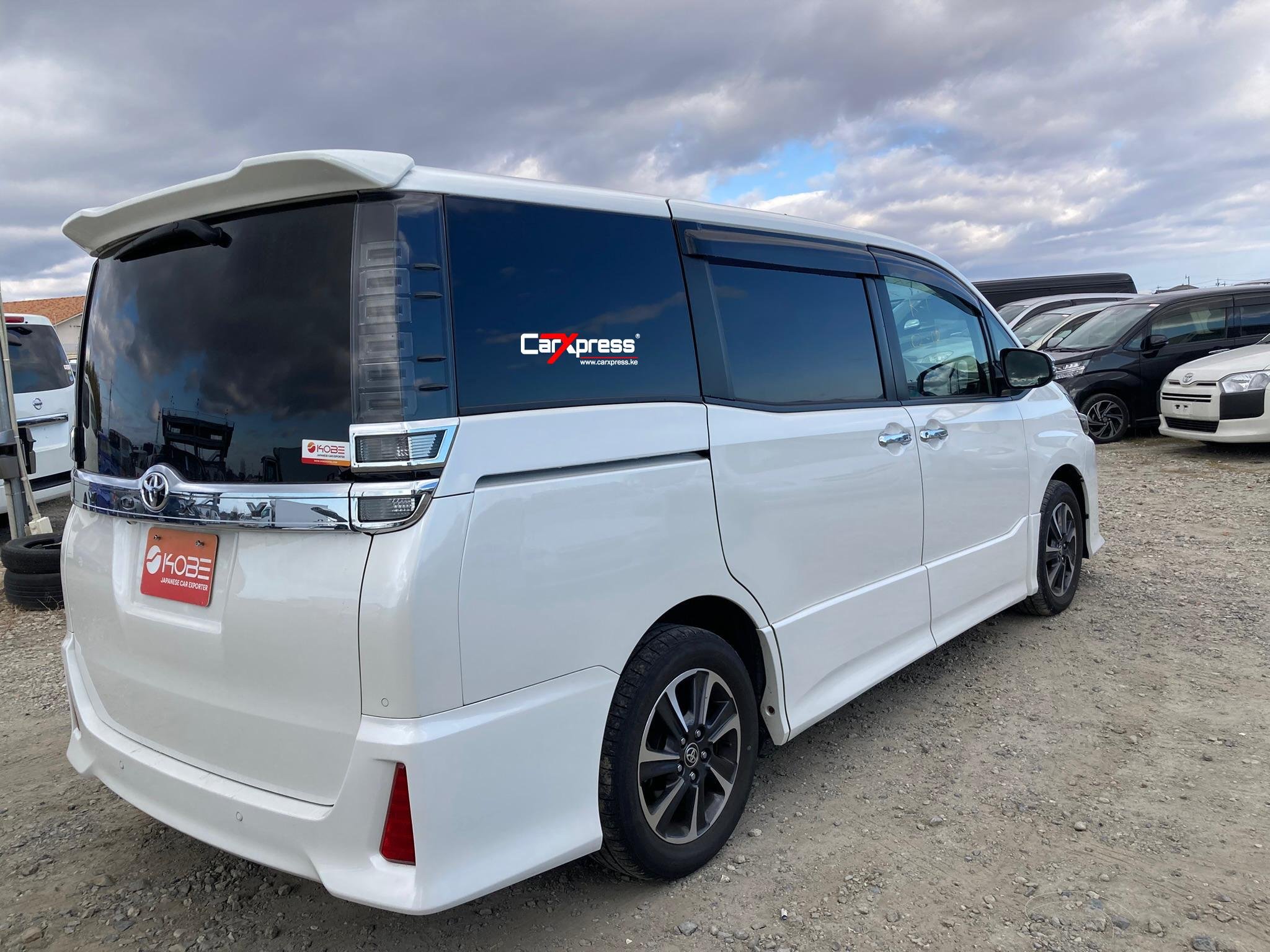 TOYOTA VOXY thumbnail 6