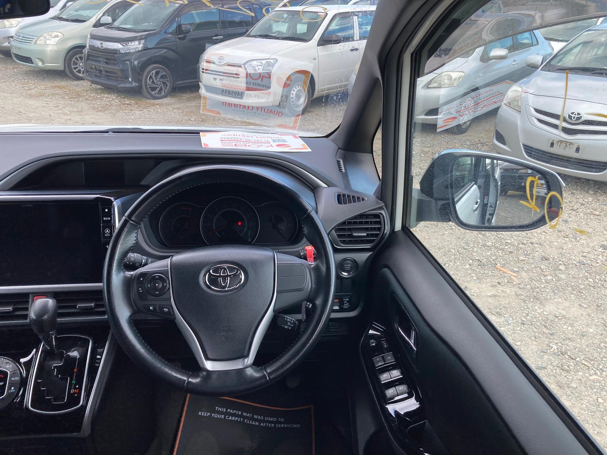 TOYOTA VOXY thumbnail 9