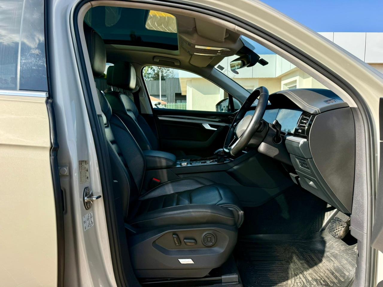VOLKSWAGEN TOUAREG TFSI thumbnail 8