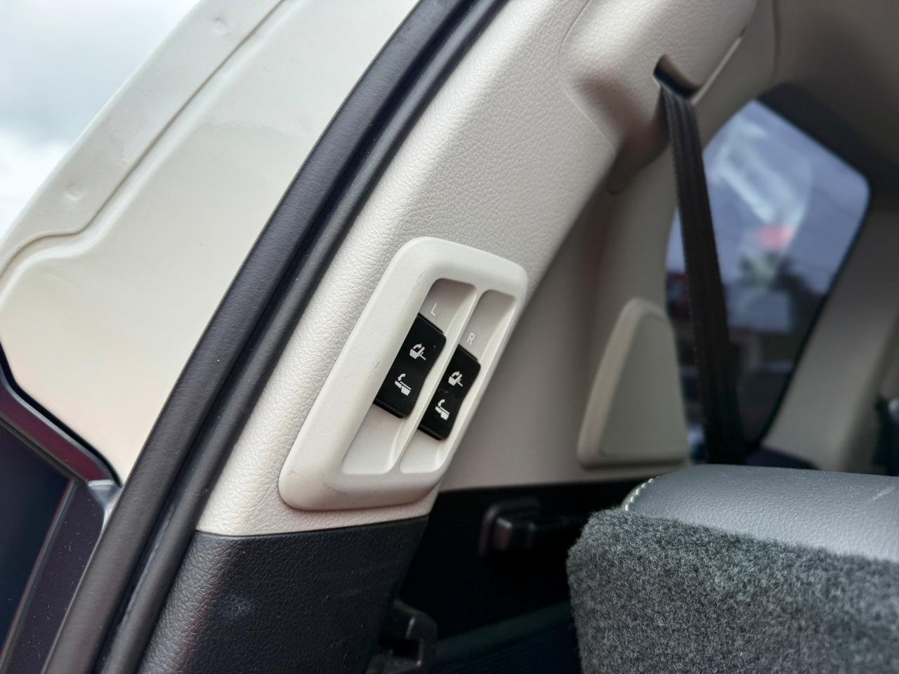 TOYOTA LAND CRUISER PRADO TZG thumbnail 17