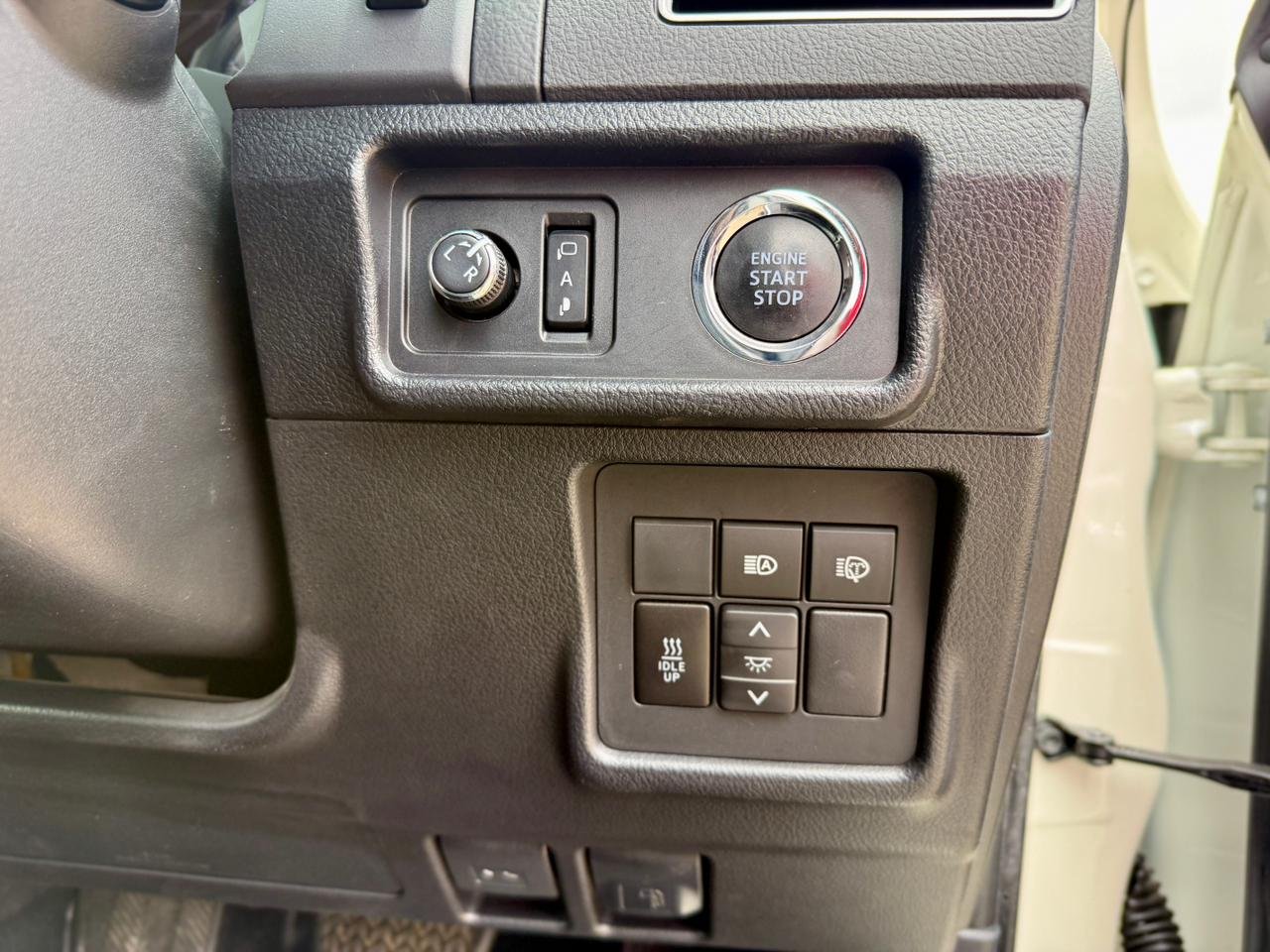 TOYOTA LAND CRUISER PRADO TZG thumbnail 13