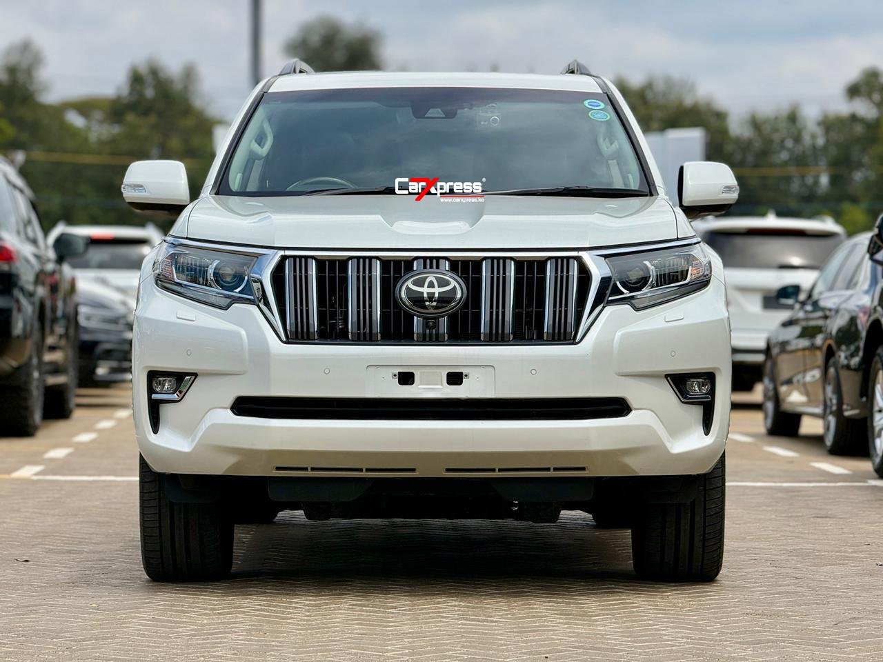 TOYOTA LAND CRUISER PRADO TZG thumbnail 3