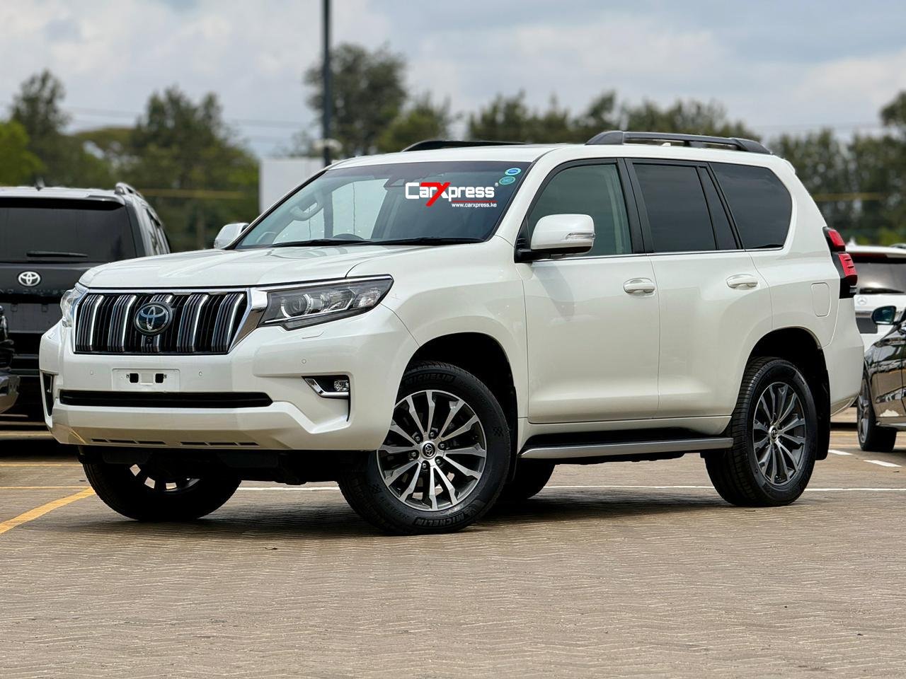 TOYOTA LAND CRUISER PRADO TZG thumbnail 5