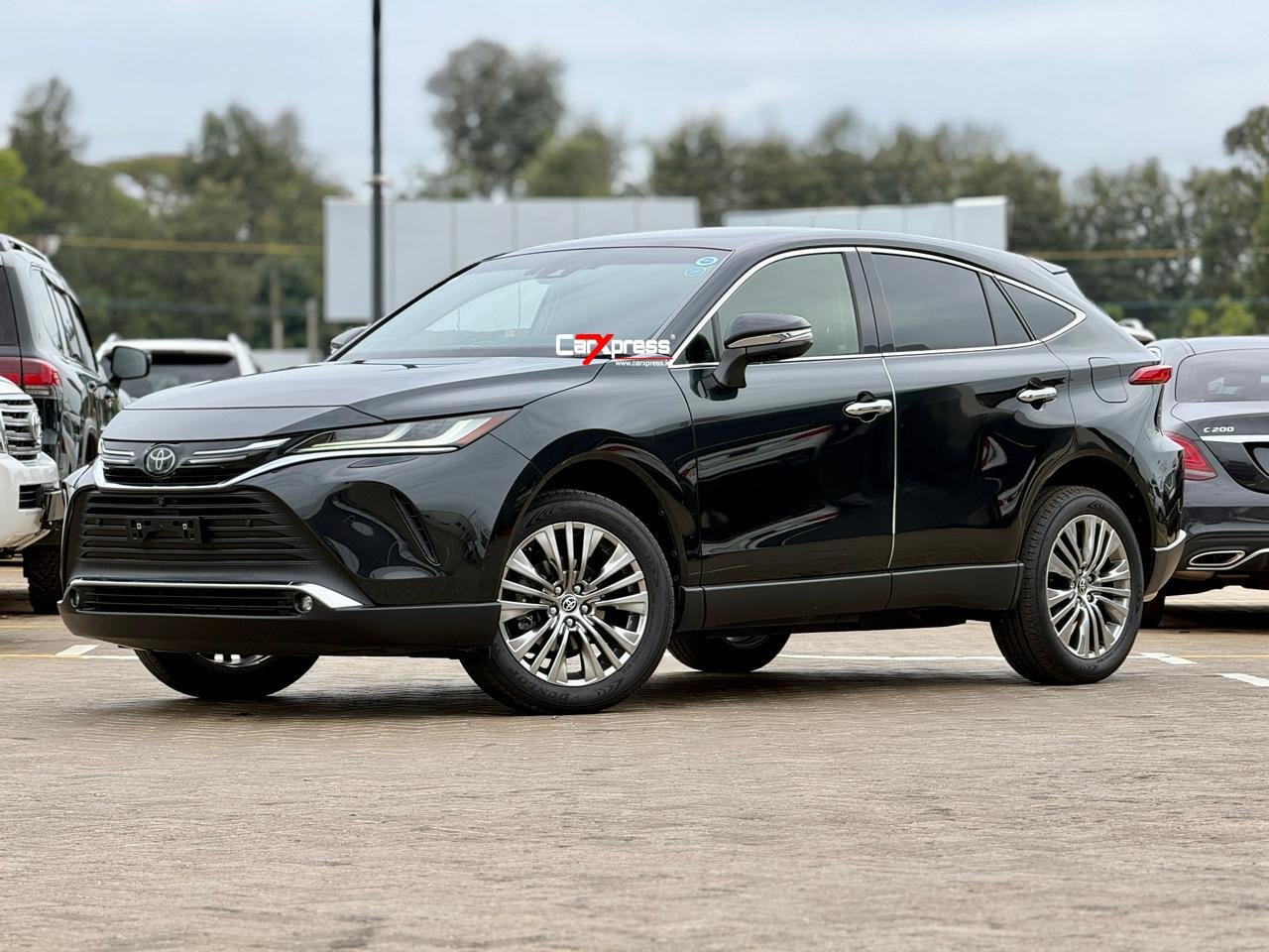 TOYOTA HARRIER thumbnail 5
