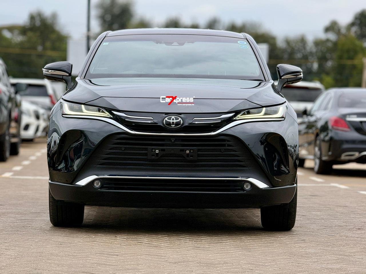 TOYOTA HARRIER thumbnail 3