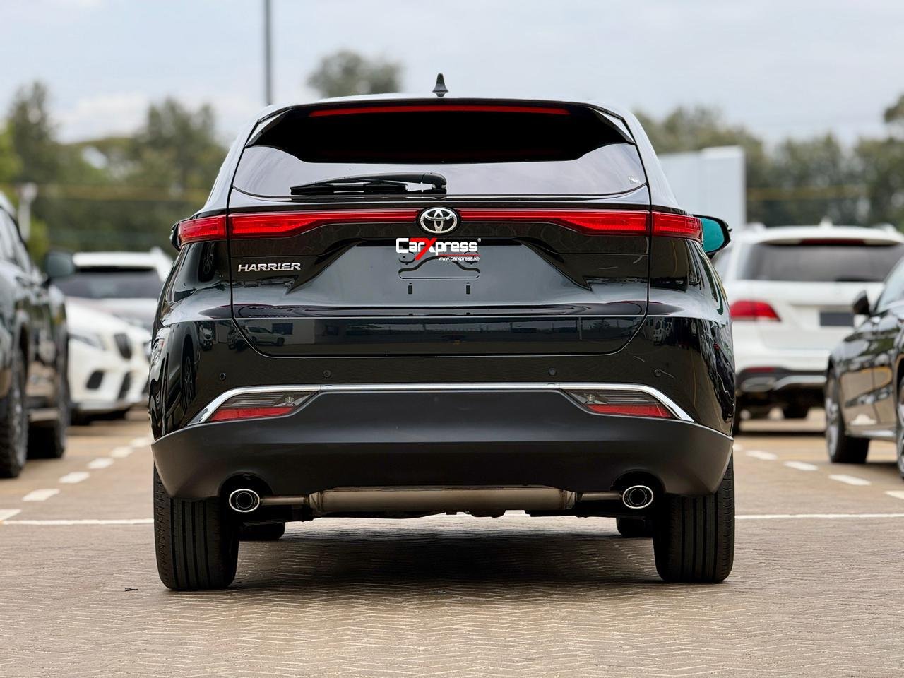 TOYOTA HARRIER thumbnail 4