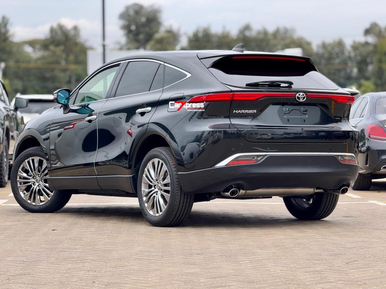 TOYOTA HARRIER thumbnail 2