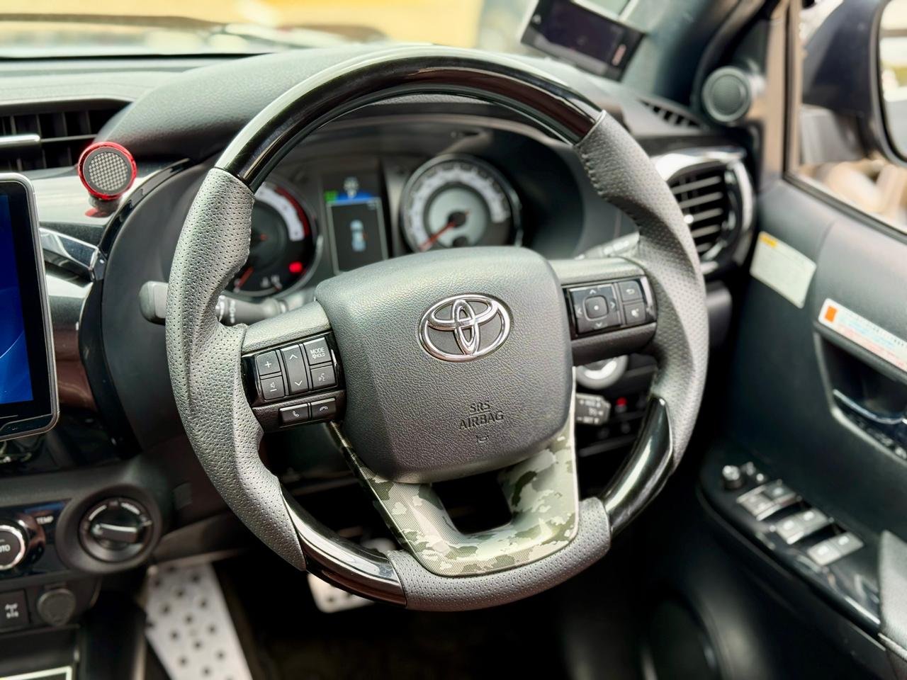 TOYOTA HILUX DOUBLE CAB thumbnail 12