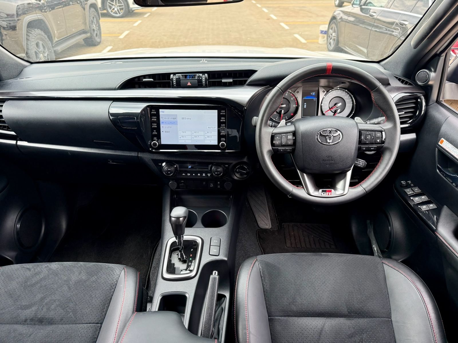 TOYOTA HILUX DOUBLE CABIN GR SPORT thumbnail 9