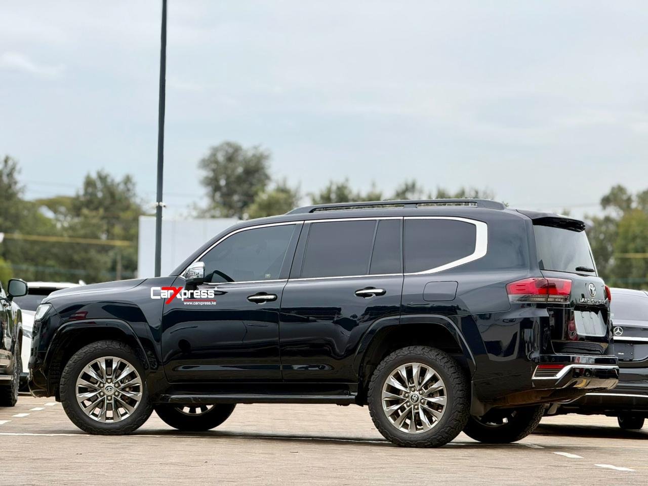 TOYOTA LAND CRUISER 300 SERIES ZX thumbnail 2