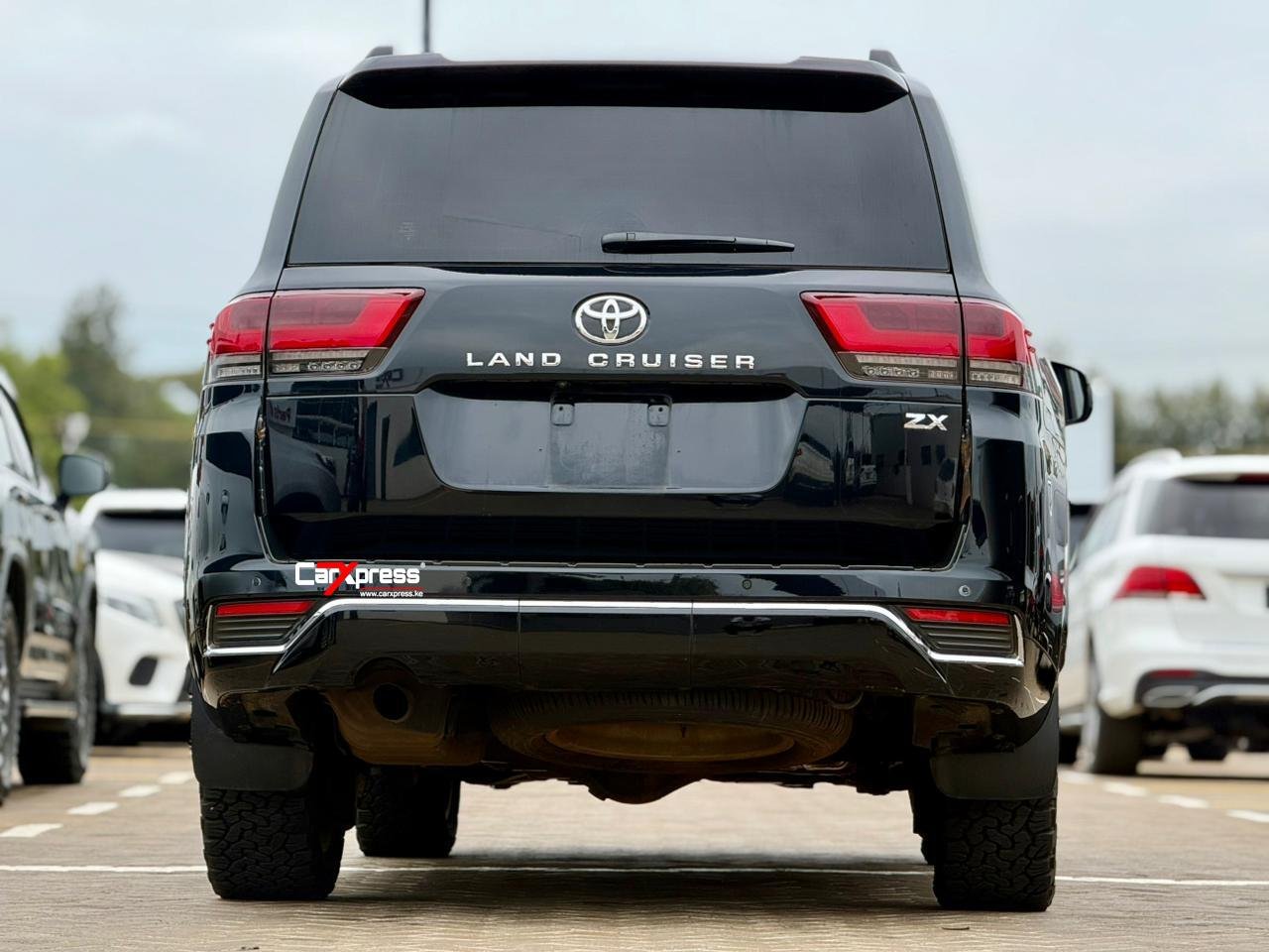 TOYOTA LAND CRUISER 300 SERIES ZX thumbnail 4