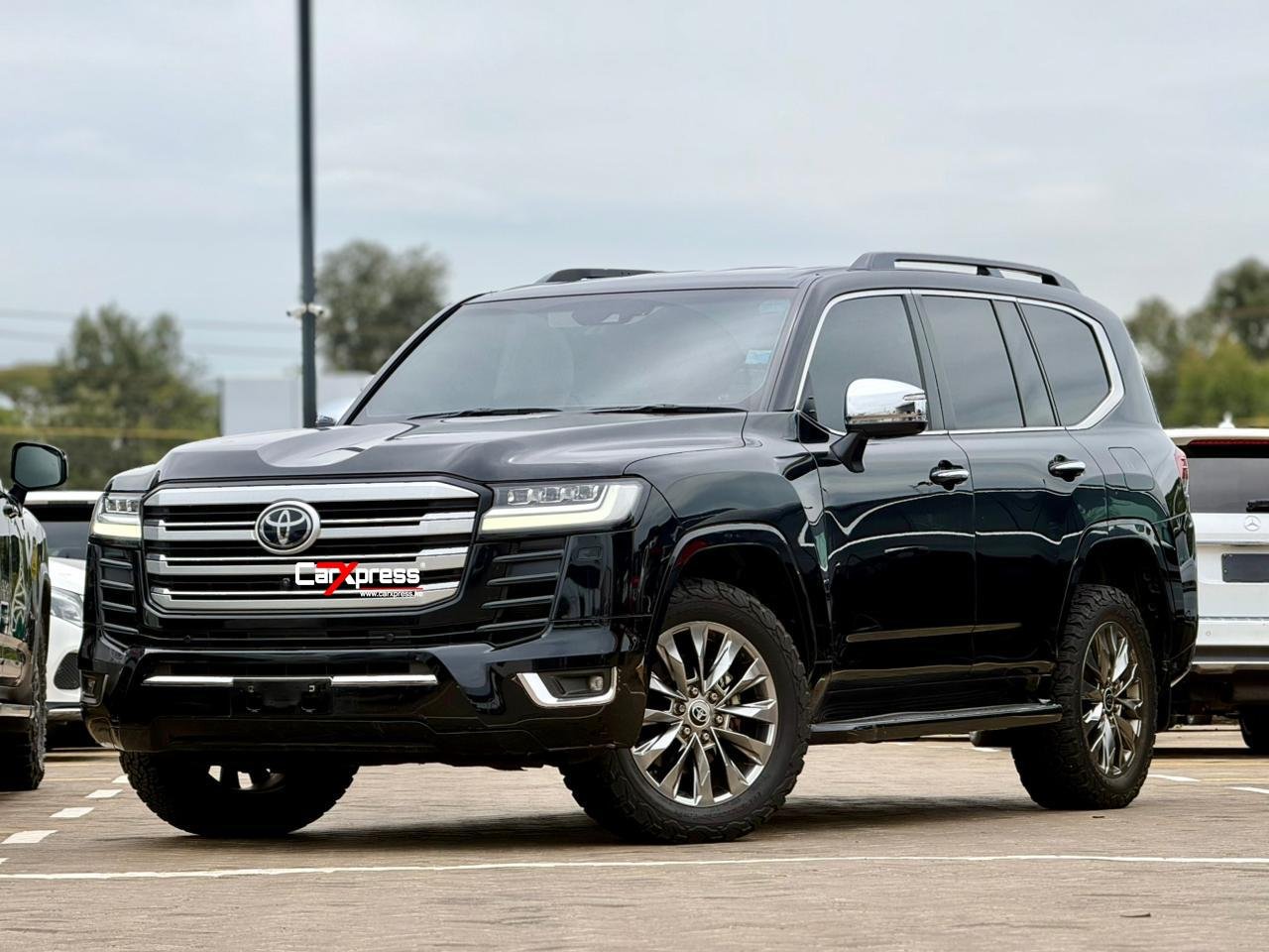 TOYOTA LAND CRUISER 300 SERIES ZX thumbnail 5