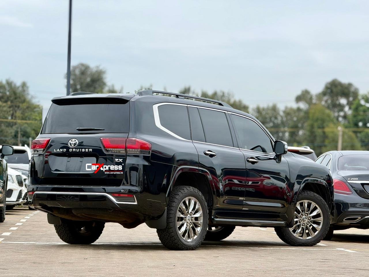TOYOTA LAND CRUISER 300 SERIES ZX thumbnail 6