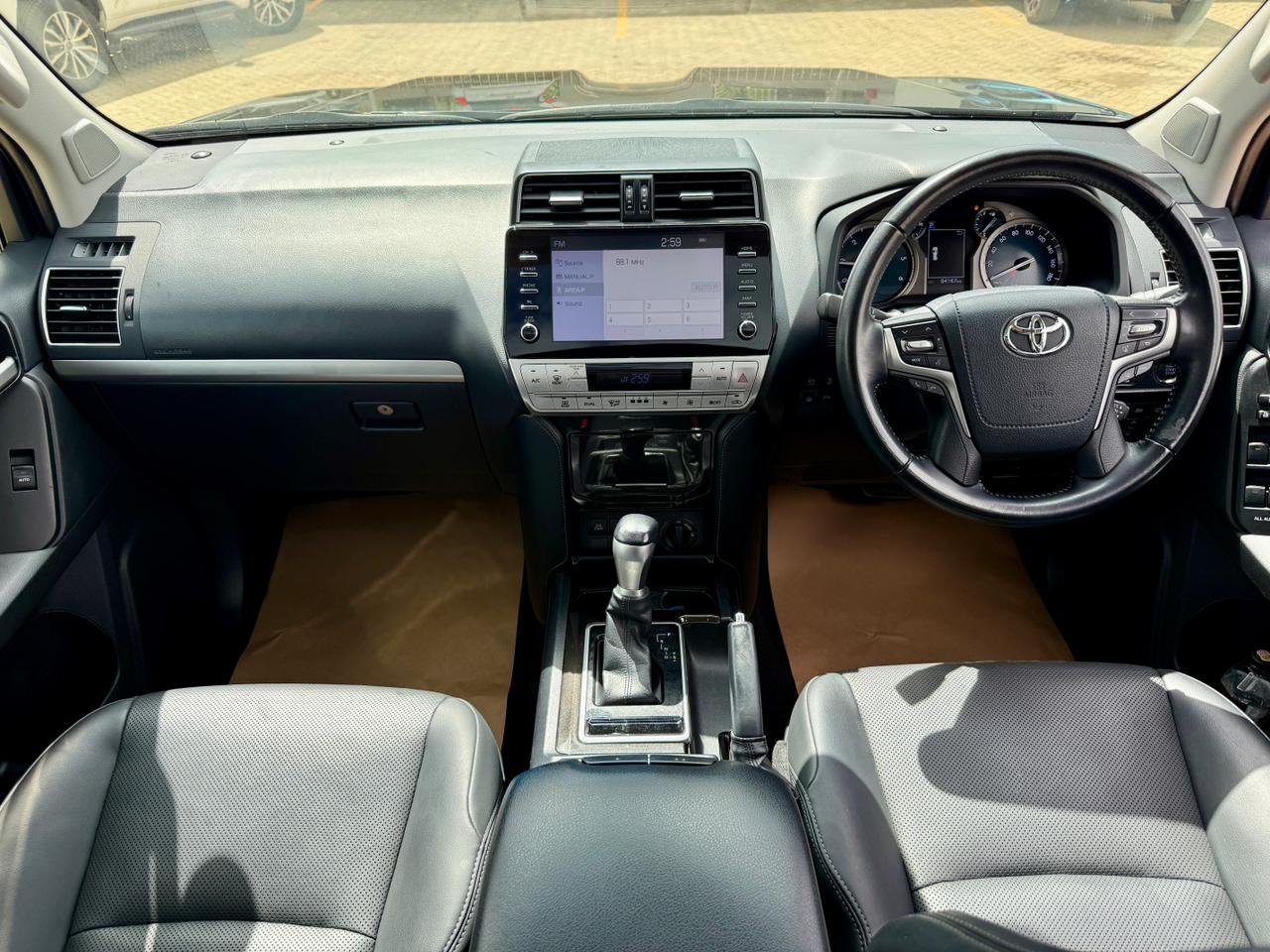 TOYOTA LAND CRUISER PRADO TXL thumbnail 9