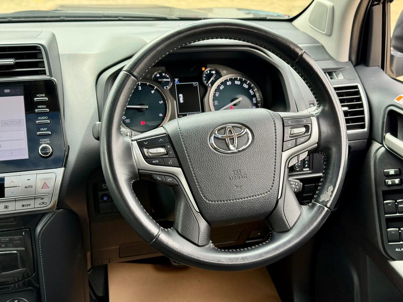 TOYOTA LAND CRUISER PRADO TXL thumbnail 12